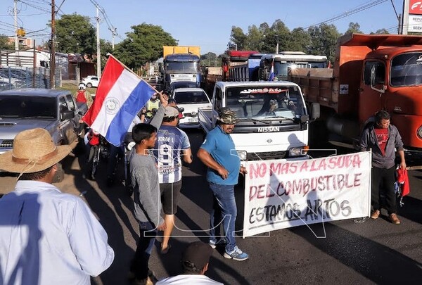 Precio del petróleo baja, pero Marito amaga ceguera y mantiene altísimos precios del carburante a favor de amigos gasolineros – La Mira Digital