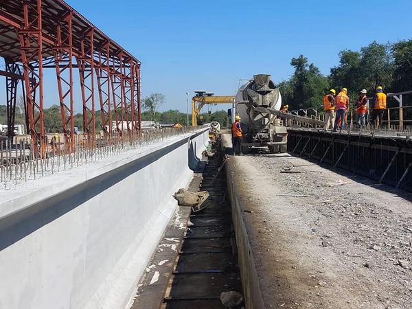 Puente Héroes del Chaco: fabricaron la última viga para los viaductos de acceso