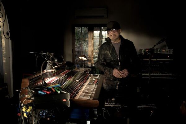 El multipremiado compositor y productor Daniel Lanois anunció su nuevo álbum