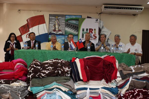 Donan frazadas y medias a la Municipalidad de Hernandarias - La Clave