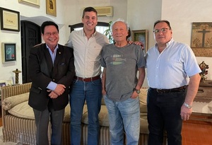 Diario HOY | Santi Peña se reunió con Carlín Romero Pereira, histórico referente de la ANR