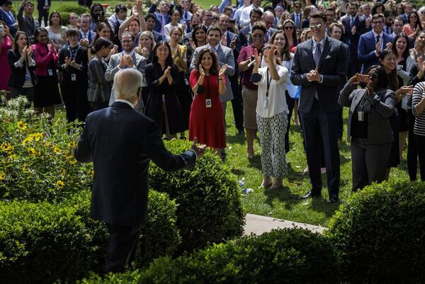 Biden reaparece tras superar la covid-19 y anima a EE.UU. a vacunarse - Mundo - ABC Color