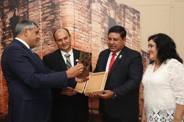 LÍDER MUNDIAL DEL TURISMO ENTREGA GALARDÓN COMO UNO DE LOS MEJORES PUEBLOS TURÍSTICOS A SAN COSME Y SAN DAMIÁN