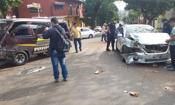 Borracho provoca triple choque con cuantiosos daños materiales