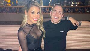 Crónica / [VIDEO] Así fue el íntimo festejo de cumple de Robert Piris