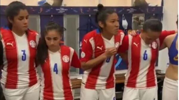 Emotiva arenga: "Siéntanse orgullosas de lo que dieron y de lo que son"