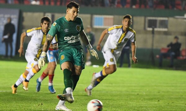 La figura del fútbol paraguayo que le enseñó a patear penales a Gaspar Servio