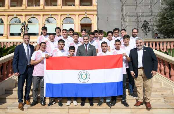 Presidente recibe a delegación de Olimpiadas Especiales que participará de Copa Mundial de Fútbol - .::Agencia IP::.