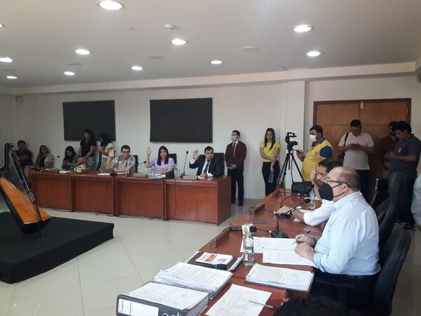 Junta Municipal de Luque acompaña juicio político a Sandra Quiñónez - Política - ABC Color