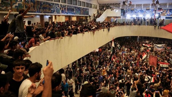 Manifestantes irrumpieron en el Parlamento de Irak tras designación del primer ministro - Megacadena — Últimas Noticias de Paraguay