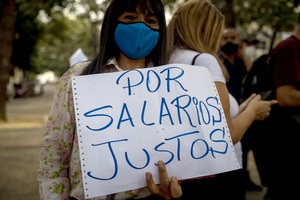 Docentes en Venezuela protestan para exigir el pago completo de sus beneficios - MarketData