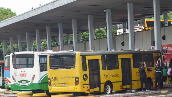 Transportistas del interior levantan paro desde de la medianoche