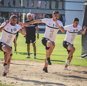 Olimpia: festejos, preparativos y rencillas - Fútbol - ABC Color