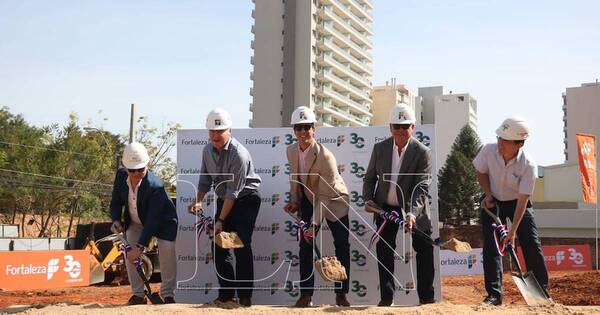 La Nación / Dieron palada inicial para el futuro edificio Fortaleza Molas López