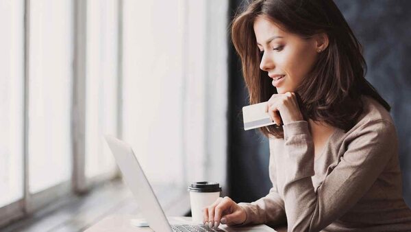 Buscan soluciones digitales para la inclusión financiera de mujeres