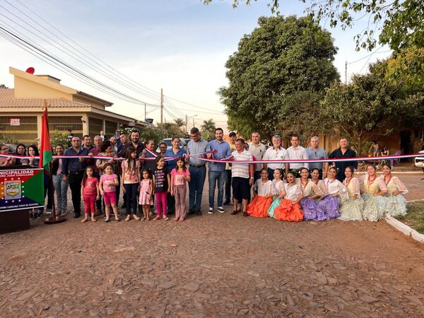 Municipalidad inauguró empedrado en un segundo sector del barrio María Victoria - Radio Imperio