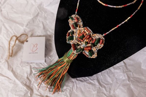 Visitá la Feria Collares Cateura en el Paseo La Galería