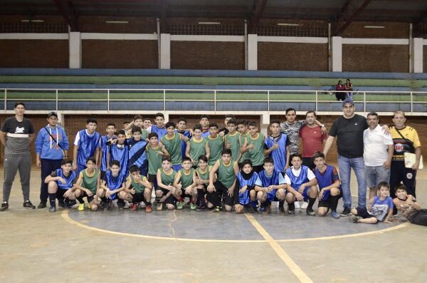 Cambyretá se tiñe de verde para alentar a la Federación de fútbol de salón C13