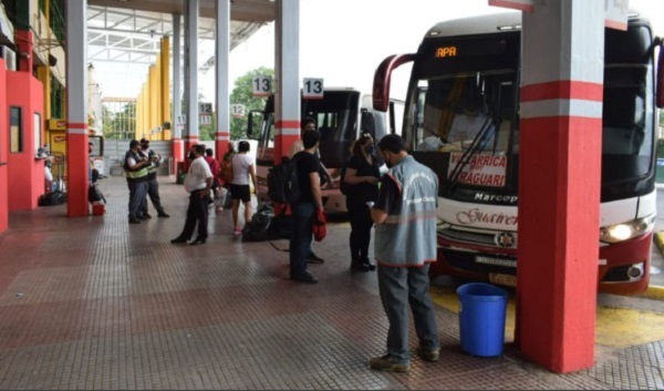 Transportistas levantan el paro y reanudan los viajes al interior