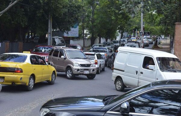 Asunción se hunde en baches y ahora busca recaudar más con multas de tránsito - Nacionales - ABC Color