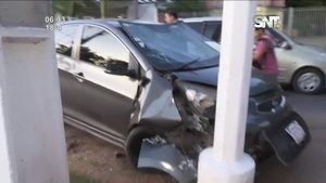 Huyen de la policía y terminan chocando en Lambaré - SNT