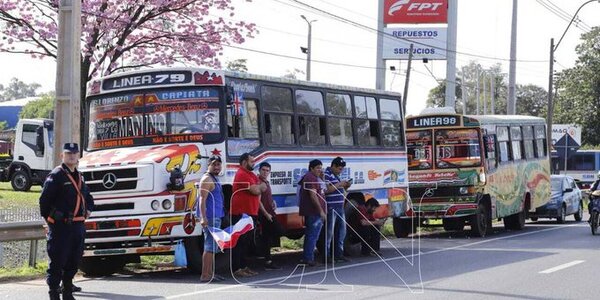 Transportistas llegaron a acuerdo con el gobierno y levantaron paro - ADN Digital