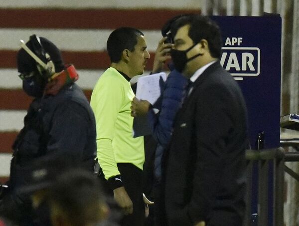 Jueces de la cuarta fecha: Juan López en el match del líder - Fútbol - ABC Color