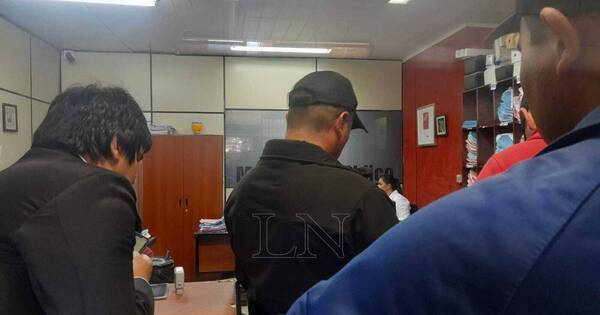 La Nación / Realizan prueba de parafina a policías involucrados en presunto caso de gatillo fácil