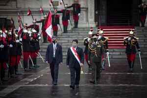 Peruanos se movilizan a la espera del mensaje del primer año de Castillo - MarketData