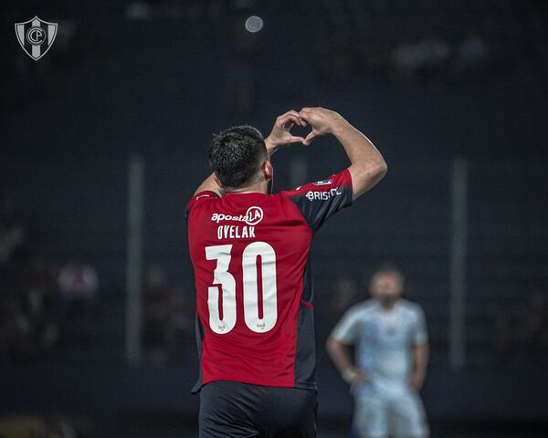 “Fernando Ovelar quiere seguir en Cerro, pero bajo ciertas condiciones” - Cerro Porteño - ABC Color