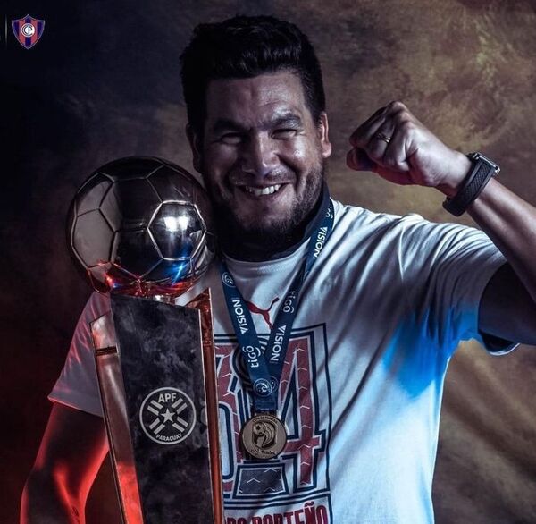 Víctor Agüero, sobre la renovación de Ovelar: “ahora todos juzgan el trabajo de Cerro” - Cerro Porteño - ABC Color