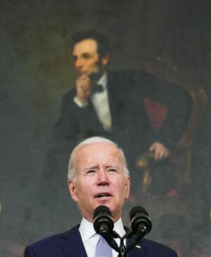 Biden recita buenos datos económicos y recalca: “Esto no suena a recesión” - Mundo - ABC Color
