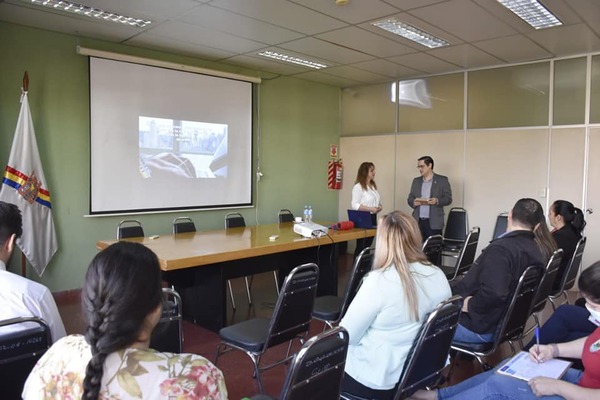 CURSO DE COACHING DIGITAL, MANEJO EFICIENTE DE LAS HERRAMIENTAS DIGITALES, SE CUMPLIÓ EN LA GOBERNACIÓN DE ITAPÚA