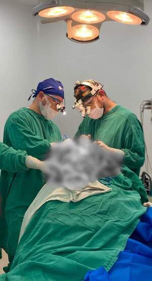 HRE: joven madre se salva gracias a exitosa neurocirugía.