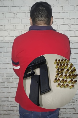 Detienen a hombre buscado por homicidio e incautan arma de su poder - La Clave