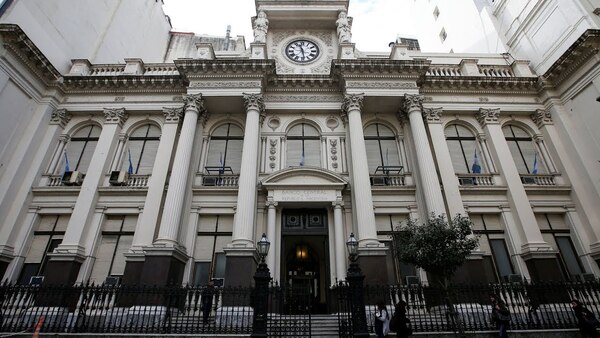El Banco Central de Argentina sube 800 puntos básicos su tasa de interés referencial | Internacionales | 5Días