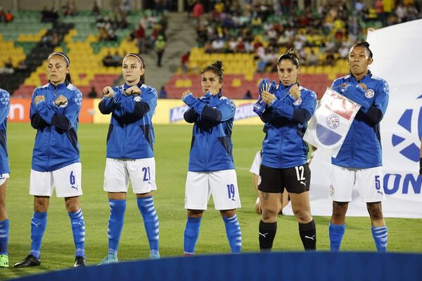 El motivo de los brazos cruzados de las futbolistas de Paraguay durante el Himno  - Selección Paraguaya - ABC Color