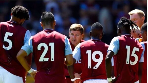 Multarán a jugadores del Aston Villa hasta por olvidar regalos de cumple