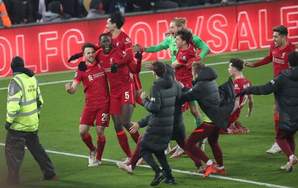 Liverpool, con dos bajas claves para el partido donde irá por el primer título de la temporada