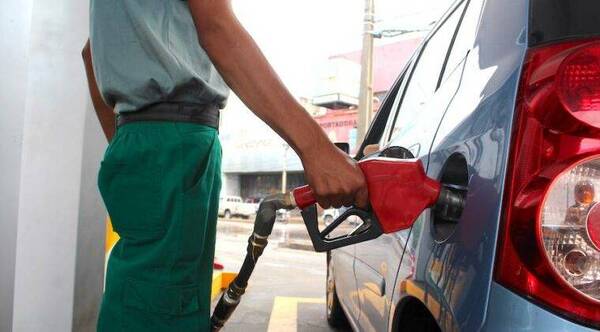 Crónica / Tras anuncio de Petropar, otros emblemas también bajarían los precios de combustibles