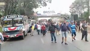 Camioneros y micros internos exigen que baje más el gasoil