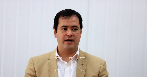 La Nación / Rodrigo Gamarra, a punto de dar un violento golpe de timón como precandidato a diputado
