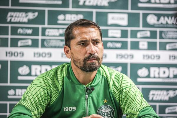 Diario HOY | Morínigo, DT del Coritiba: "Tuve ofertas pero me quedé por los valores del equipo"