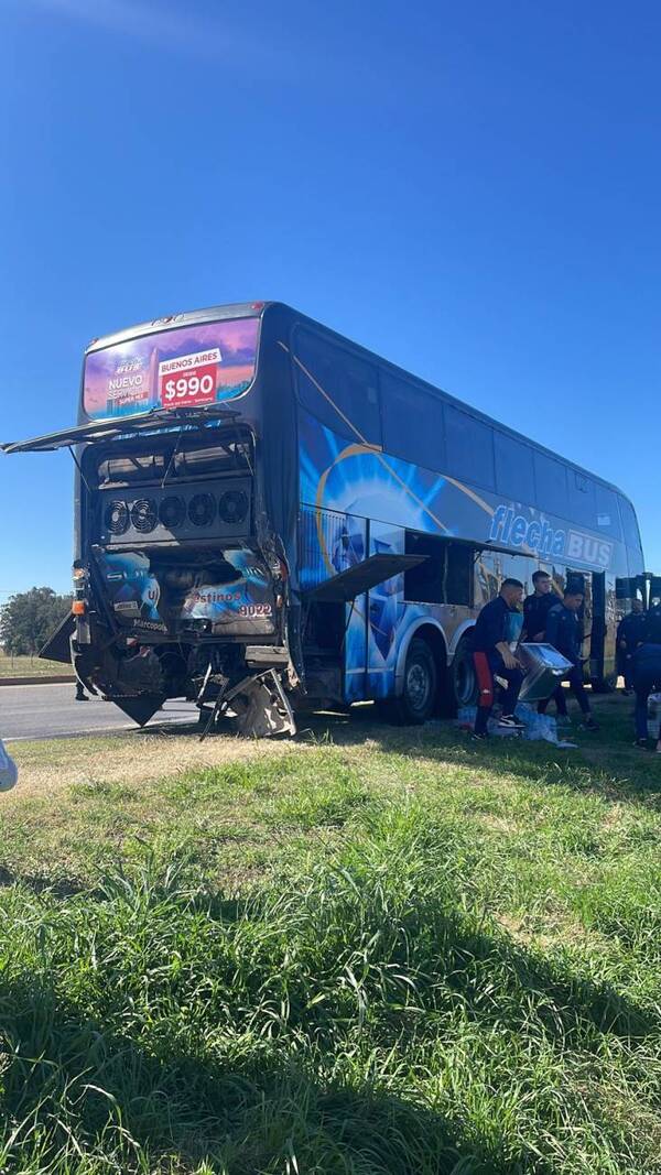 Crónica / El bus que trasladaba a jugadores del equipo de Junior Marabel sufrió grave accidente