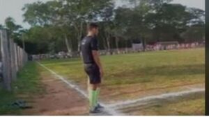 Juez de línea festejó gol y lo mandaron al freezer en Ypané