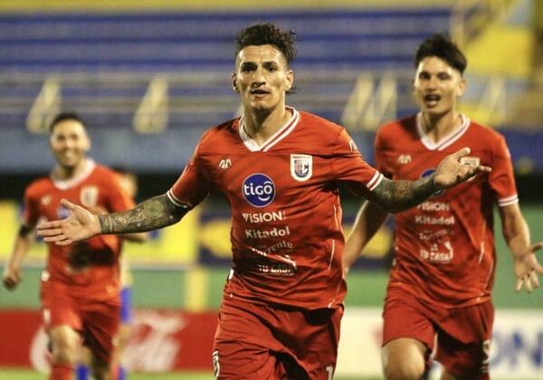 Crónica / [VIDEO] Apagón y eliminación de Luqueño en la vuelta de Cáceres Cañete al fútbol