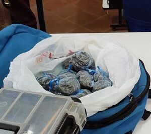 Alumno tenía droga en la mochila y fue detenido en el interior del colegio - Policiales - ABC Color
