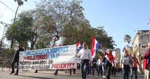La Nación / Hacienda no acepta aumento salarial para los docentes