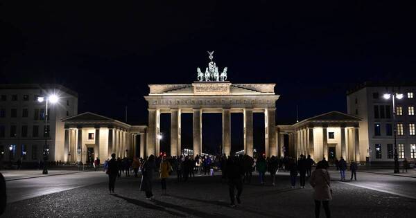 La Nación / Berlín apaga las luces para ahorrar