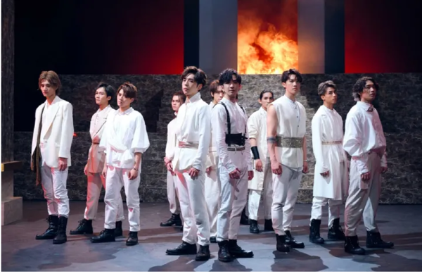 Aterrador video muestra de como una pantalla gigante cae sobre artistas durante un show